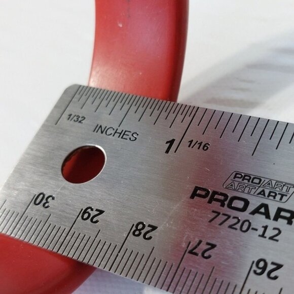 Heavily Carved Cinnabar? Resin Western Floral Motif Red Bangle Bracelet - Picture 7 of 7